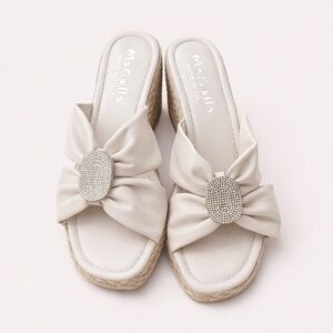 NWT‎ Mariella Bling Wedge Heels Ivory